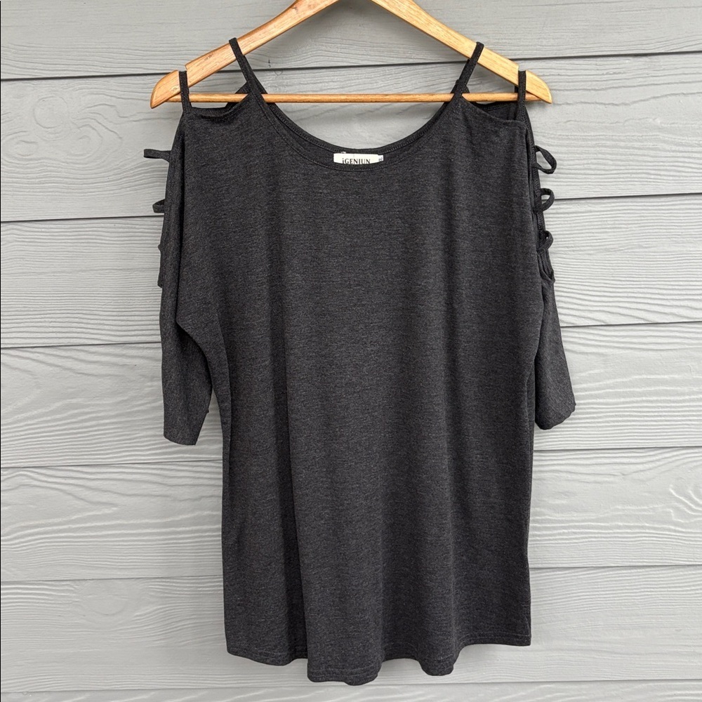 iGENJUN Gray Cold Shoulder Top 3/4 Sleeve XL